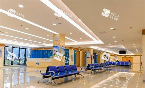 佛山华厦眼科医院大厅休息区