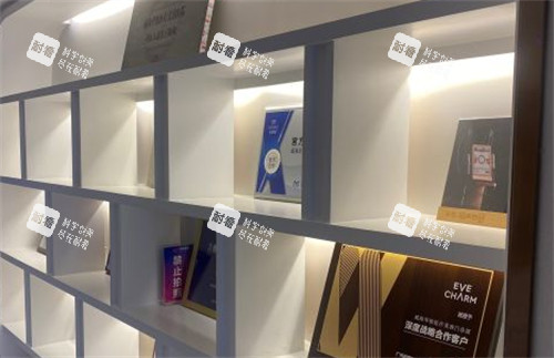 威海华怡整形荣誉展示区环境图