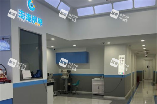 上海未来视界眼科浦东店大厅及走廊环境