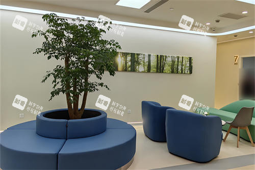 上海柠盟眼科门诊部候诊区 上海柠盟眼科门诊部候诊区