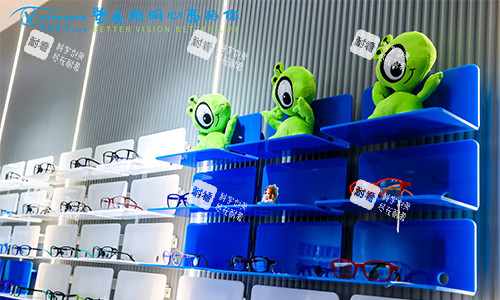 深圳美视美景深湾眼科镜框展示区