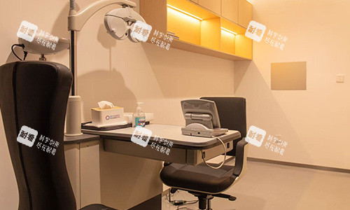 深圳爱尔西柚眼科面诊室