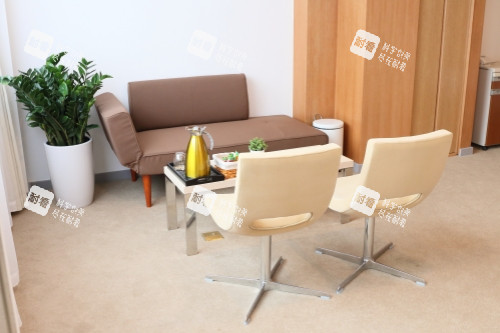 成都艺星整形候诊区