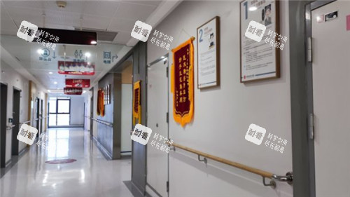 重庆松山医院走廊环境照片