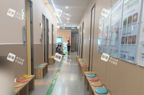 南宁爱尔眼科看诊等候区 南宁爱尔眼科看诊等候区