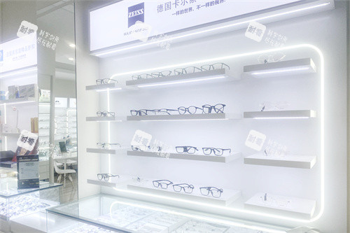 成都阳光爱盾眼科眼镜展示区