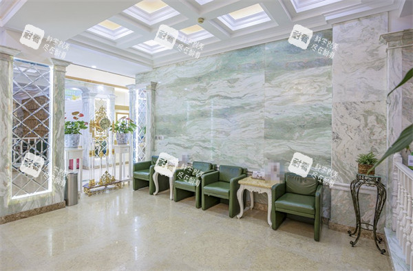 北京润美玉之光医疗美容等待区一角