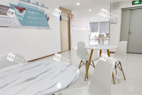 昭通艾维眼科医院候诊区