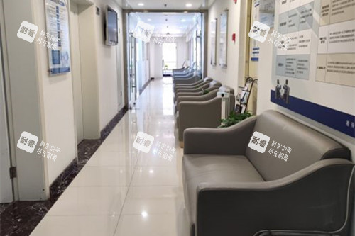 上海瑞东医院眼科过道休息等待区环境