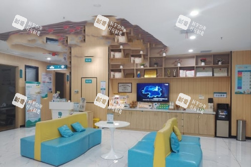 长沙目宁眼科医院候诊区