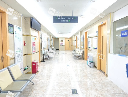 贵港爱尔眼科2楼走廊