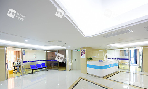 深圳华厦眼科大厅环境