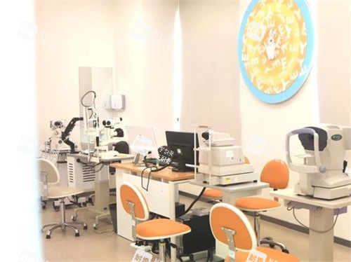 上海浦东爱尔眼科检查区