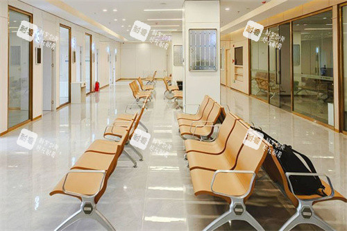天津华厦眼科休息区