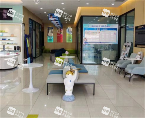 青岛鹿晰眼科等候区环境图