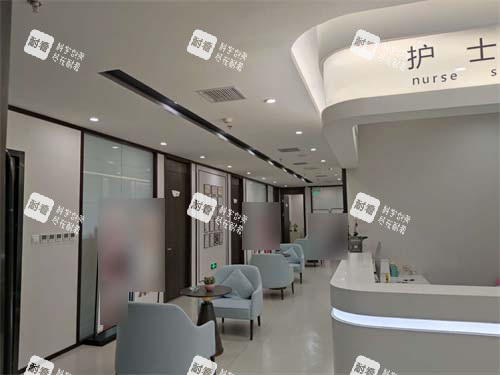 北京加减美医疗美容门诊部护士站旁走廊休息区 北京加减美医疗美容门诊部护士站旁走廊休息区