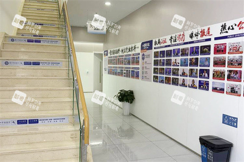 贵阳华医医院楼梯间