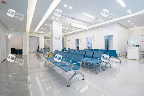 昆明华厦眼科医院候诊区