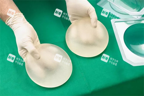 不同尺寸的隆胸假体 不同尺寸的隆胸假体