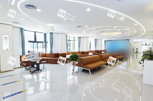 南昌华厦眼科医院候诊区2