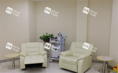 临沂爱尔眼科休息区环境图 临沂爱尔眼科休息区环境图