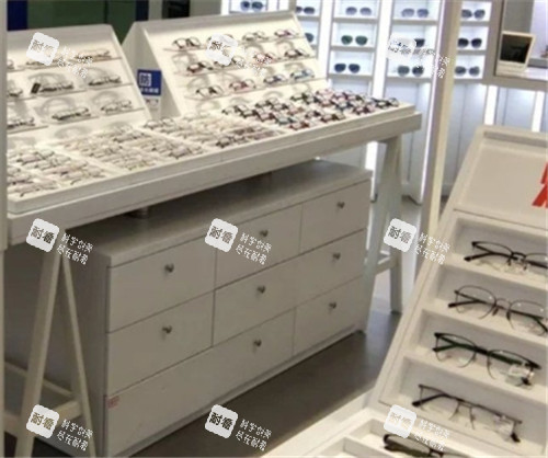 重庆雷诺眼科眼镜展示区