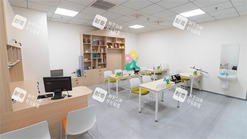 重庆爱尔眼科医院医生治疗室 重庆爱尔眼科医院医生治疗室