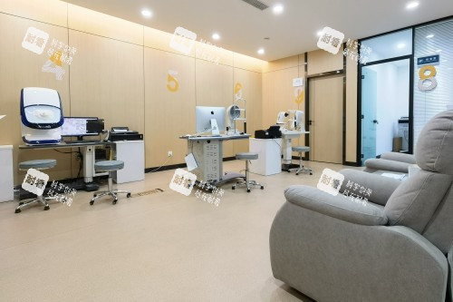 青岛鹿晰眼科医院验光室