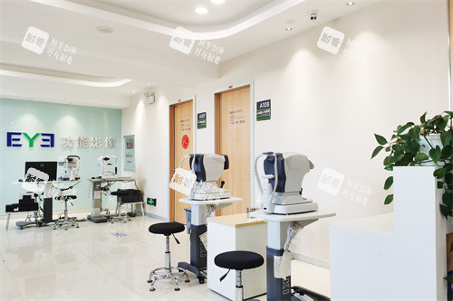白城爱尔眼科医院检查区