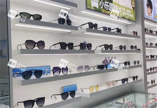 重庆合川爱成眼科太阳眼镜展示区