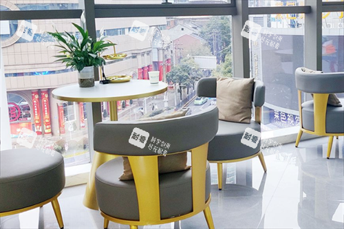 贵阳佰视佳眼科等候区图