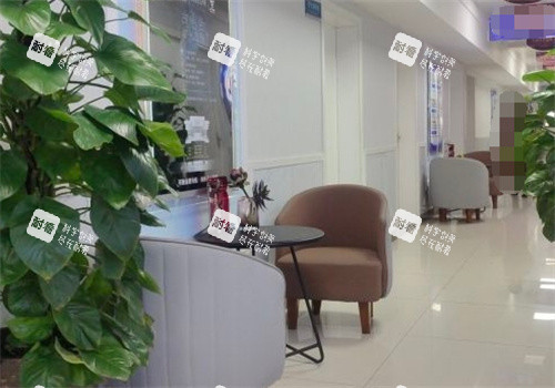 成都军建医院疤痕科等待区
