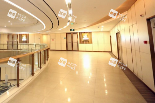 四川成都小青草眼科医院走廊