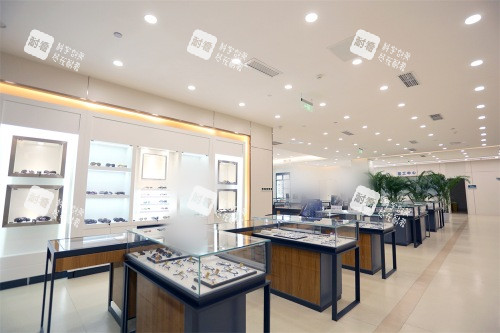 四川成都小青草眼科医院配镜专区