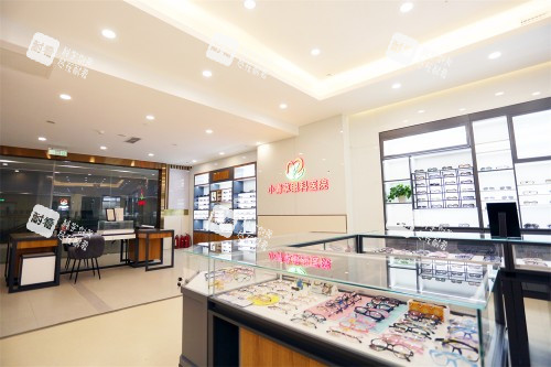 四川成都小青草眼科医院配镜区