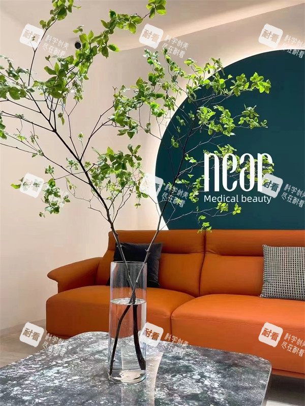 青岛旎尔医疗美容休息区一角