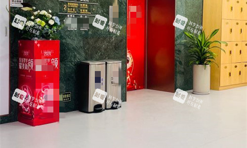 济南丽合医疗美容电梯门口