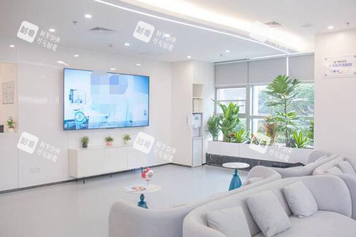 广州视百年眼科等候区照片 广州视百年眼科等候区照片