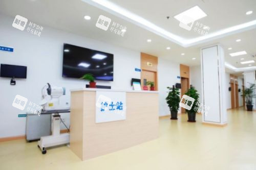 上海和平眼科医院护士站照片
