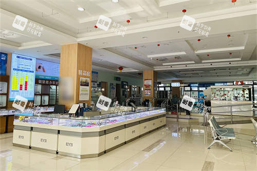 重庆铜梁爱尔眼科医院配镜区 (2)