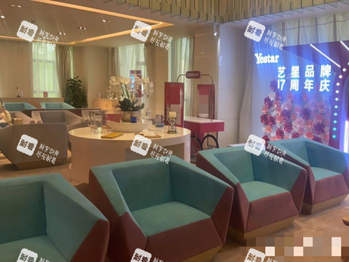 昆明艺星医疗美容医院沙发区