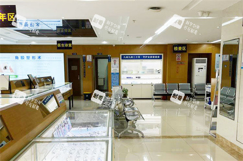 西双版纳艾维眼科医院配镜区