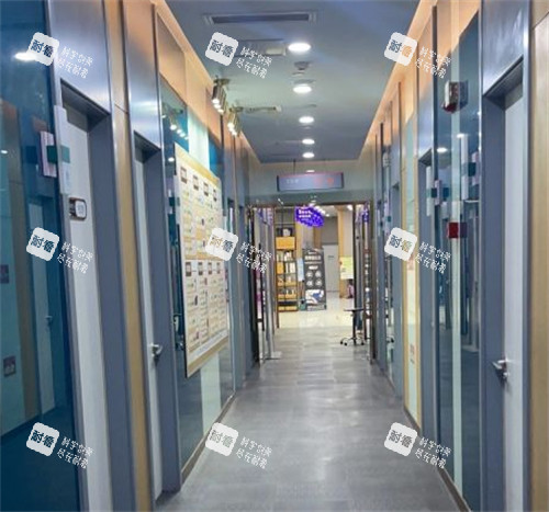 青岛知颜智妍医疗美容走廊环境图