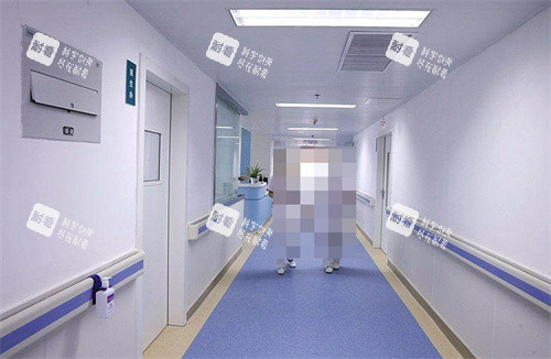 济宁京合眼科医院走廊 济宁京合眼科医院走廊