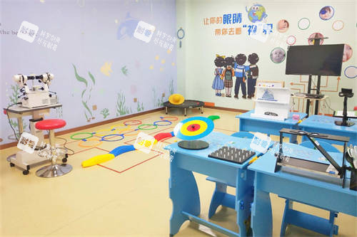 无锡明昕眼科门诊部二楼视训室检查 无锡明昕眼科门诊部二楼视训室检查