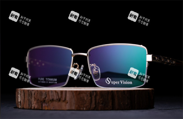 超视立远近两用眼镜图示 超视立远近两用眼镜图示