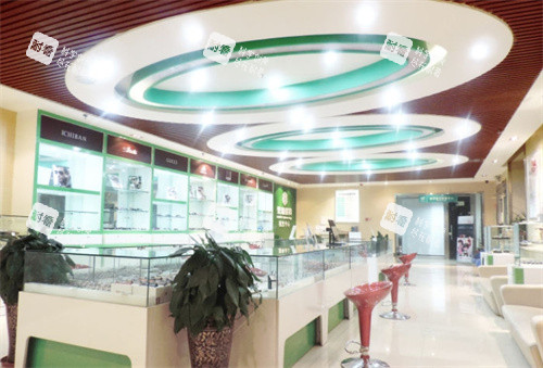 乌鲁木齐普瑞眼科医院配镜大厅 乌鲁木齐普瑞眼科医院配镜大厅