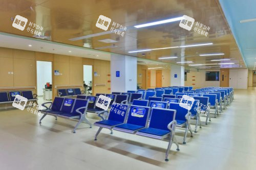 沈阳普瑞眼科医院候诊区 沈阳普瑞眼科医院候诊区