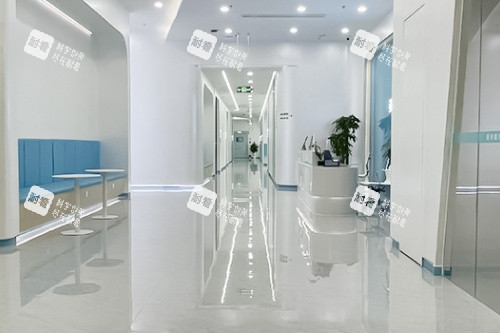 成都高新英华眼科门诊部走廊