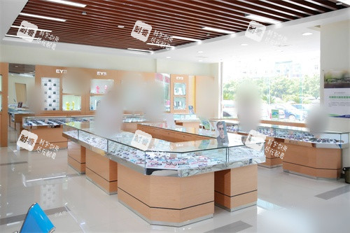 自贡爱尔眼科医院配镜中心